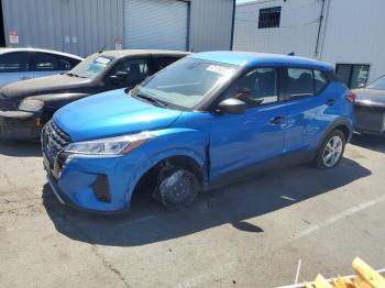  Salvage Nissan Kicks