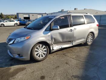  Salvage Toyota Sienna