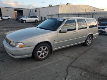  Salvage Volvo V70