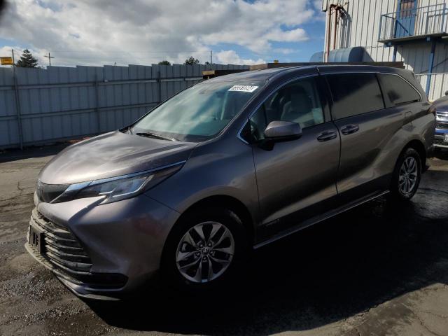  Salvage Toyota Sienna