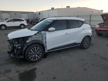  Salvage Nissan Kicks