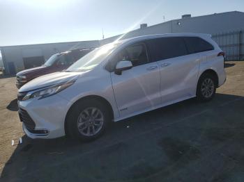  Salvage Toyota Sienna