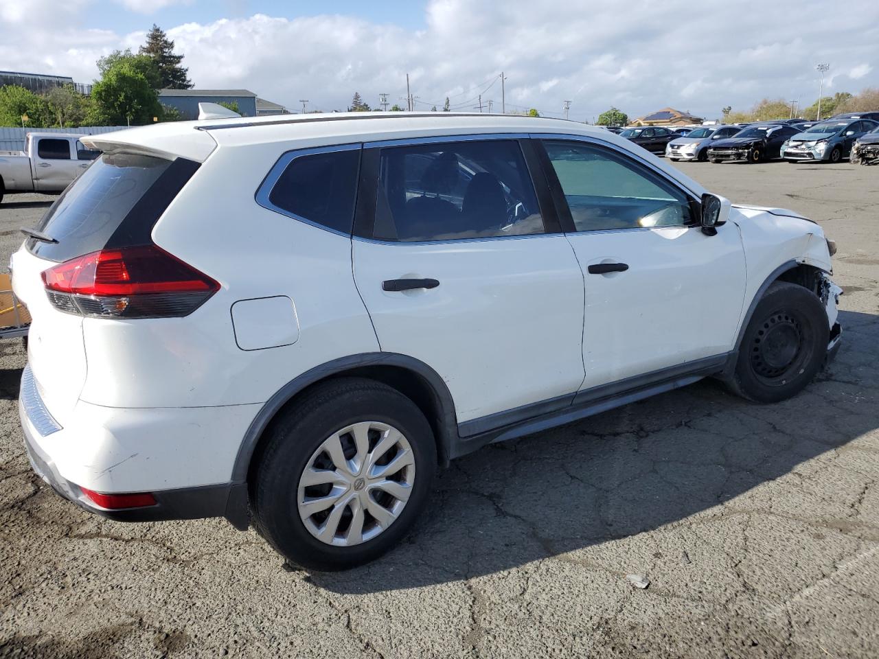 Nissan Rogue S Image 9