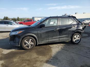  Salvage Nissan Kicks