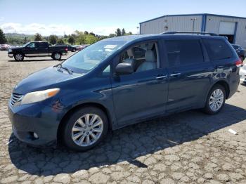  Salvage Toyota Sienna