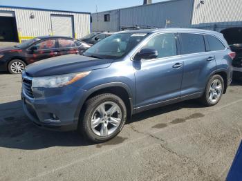  Salvage Toyota Highlander
