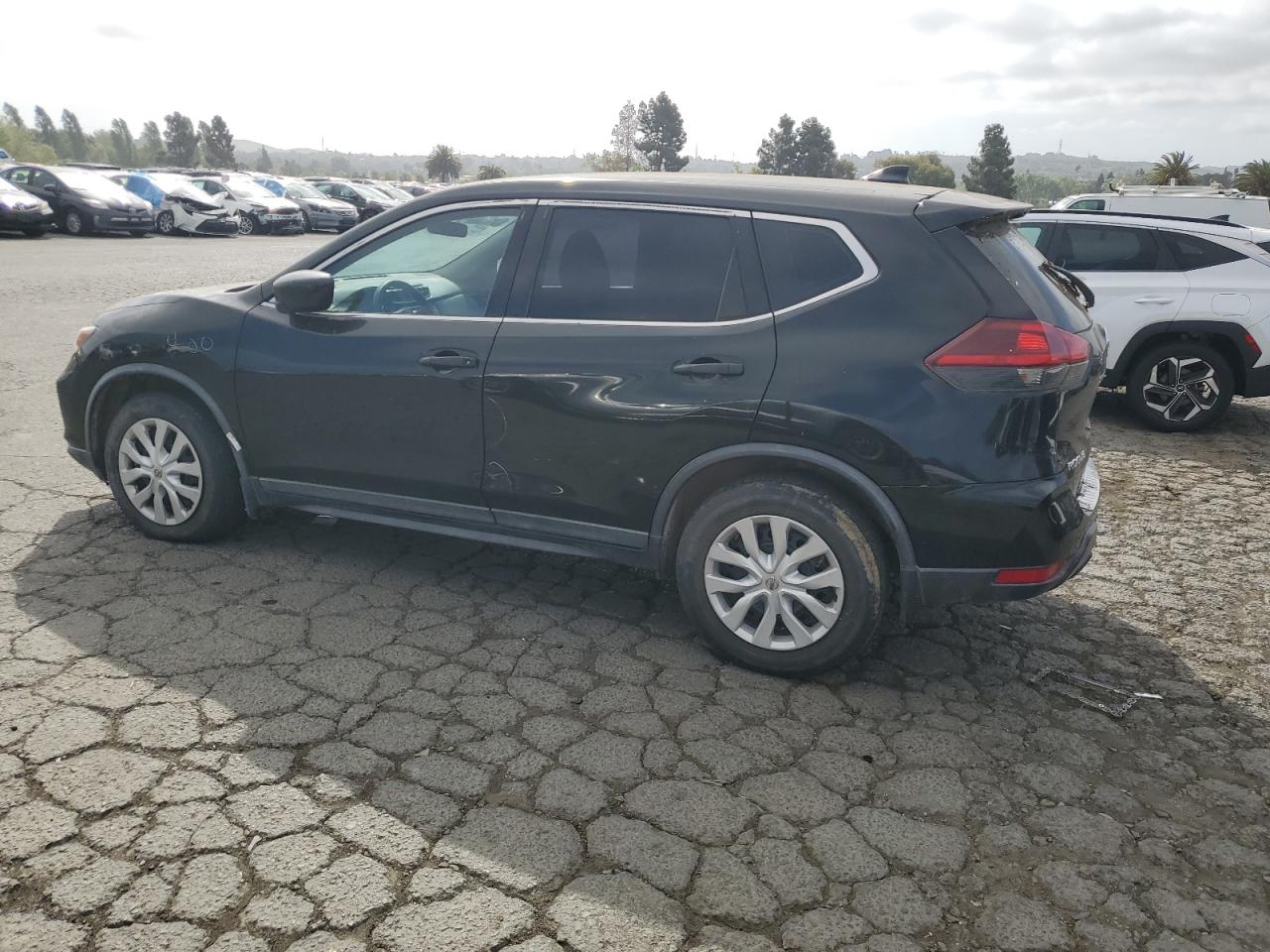 Nissan Rogue S Image 4