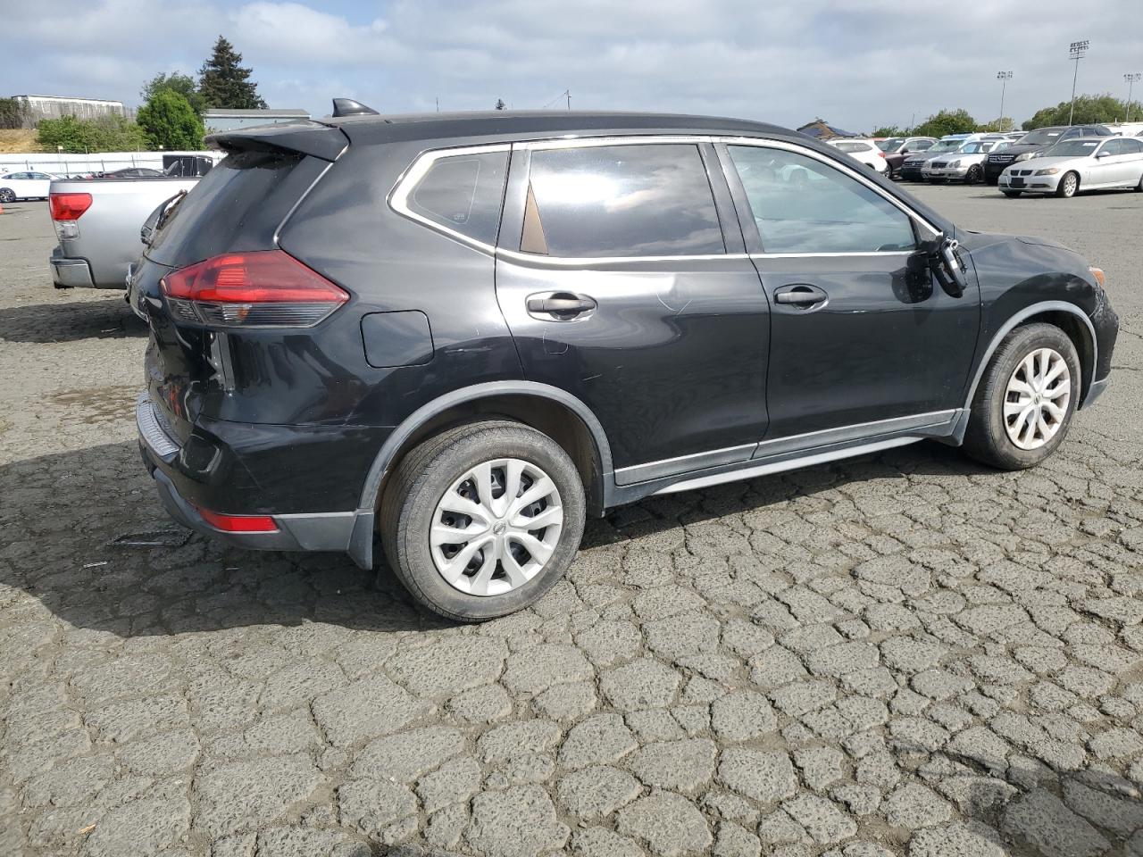 Nissan Rogue S Image 2
