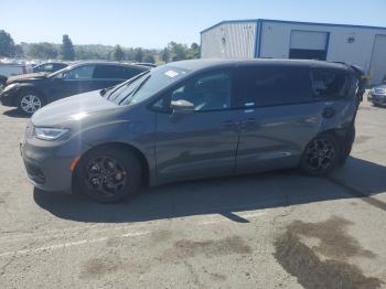  Salvage Chrysler Pacifica