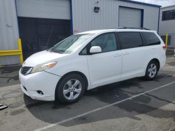  Salvage Toyota Sienna