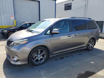  Salvage Toyota Sienna