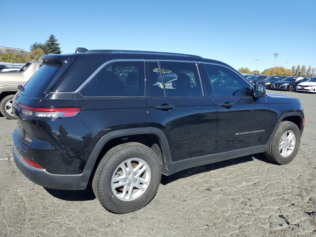 Jeep Grand Cherokee Laredo Image 2
