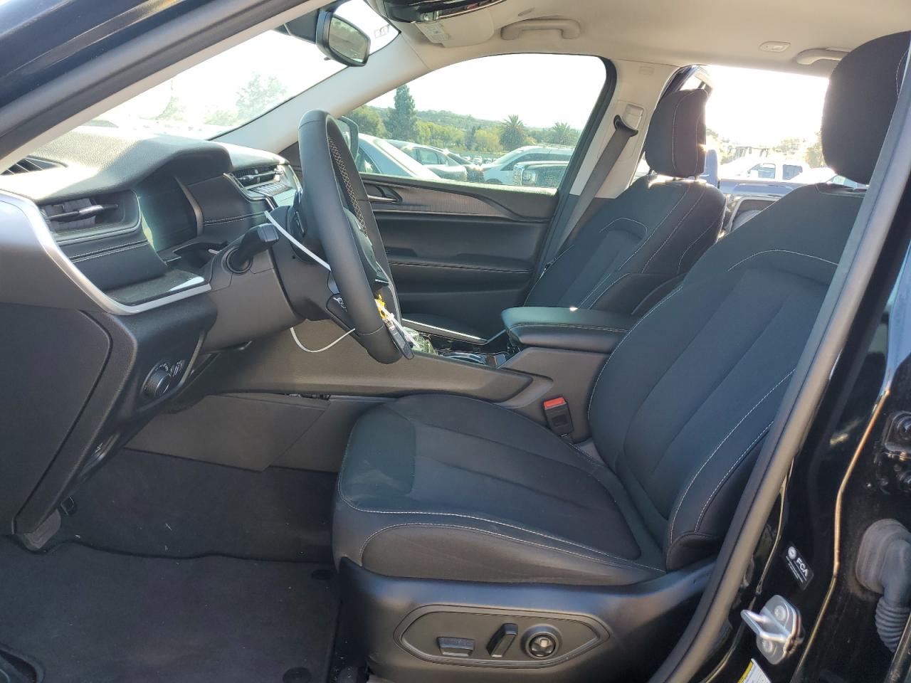 Jeep Grand Cherokee Laredo Image 5