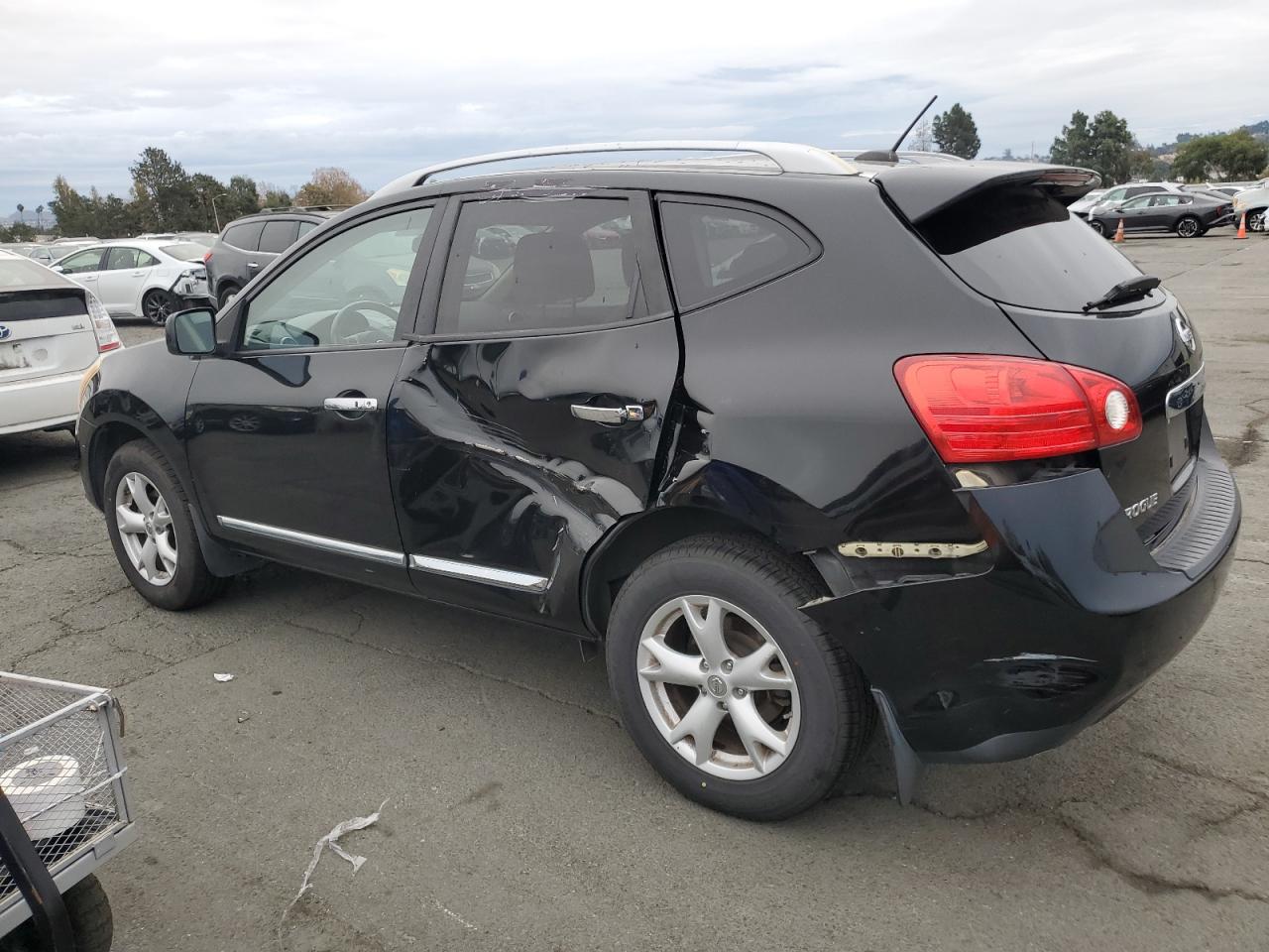 Nissan Rogue S Image 2