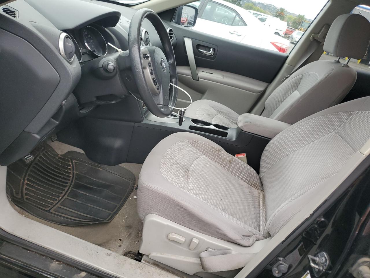 Nissan Rogue S Image 4