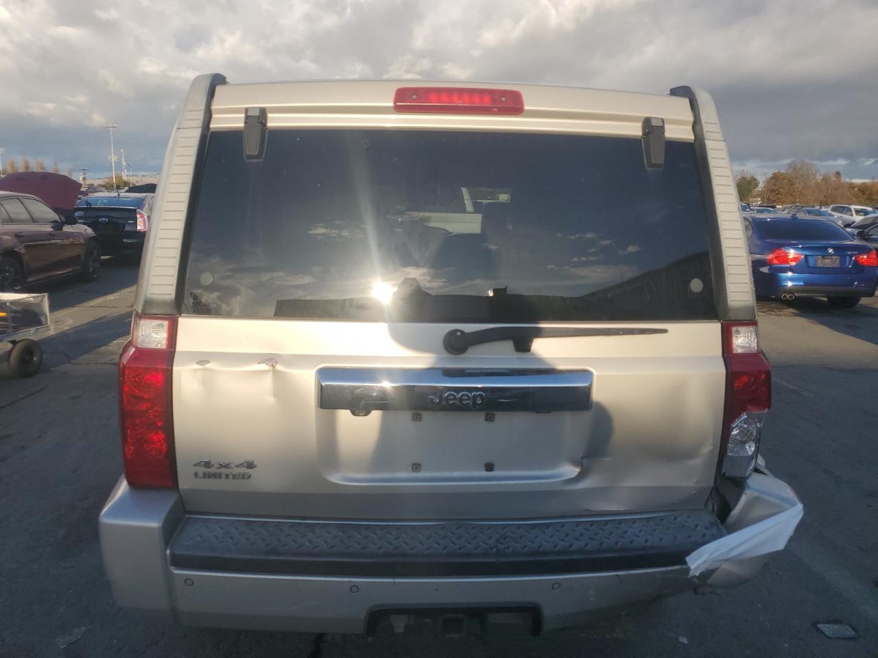 Jeep Commander Limited Image 3