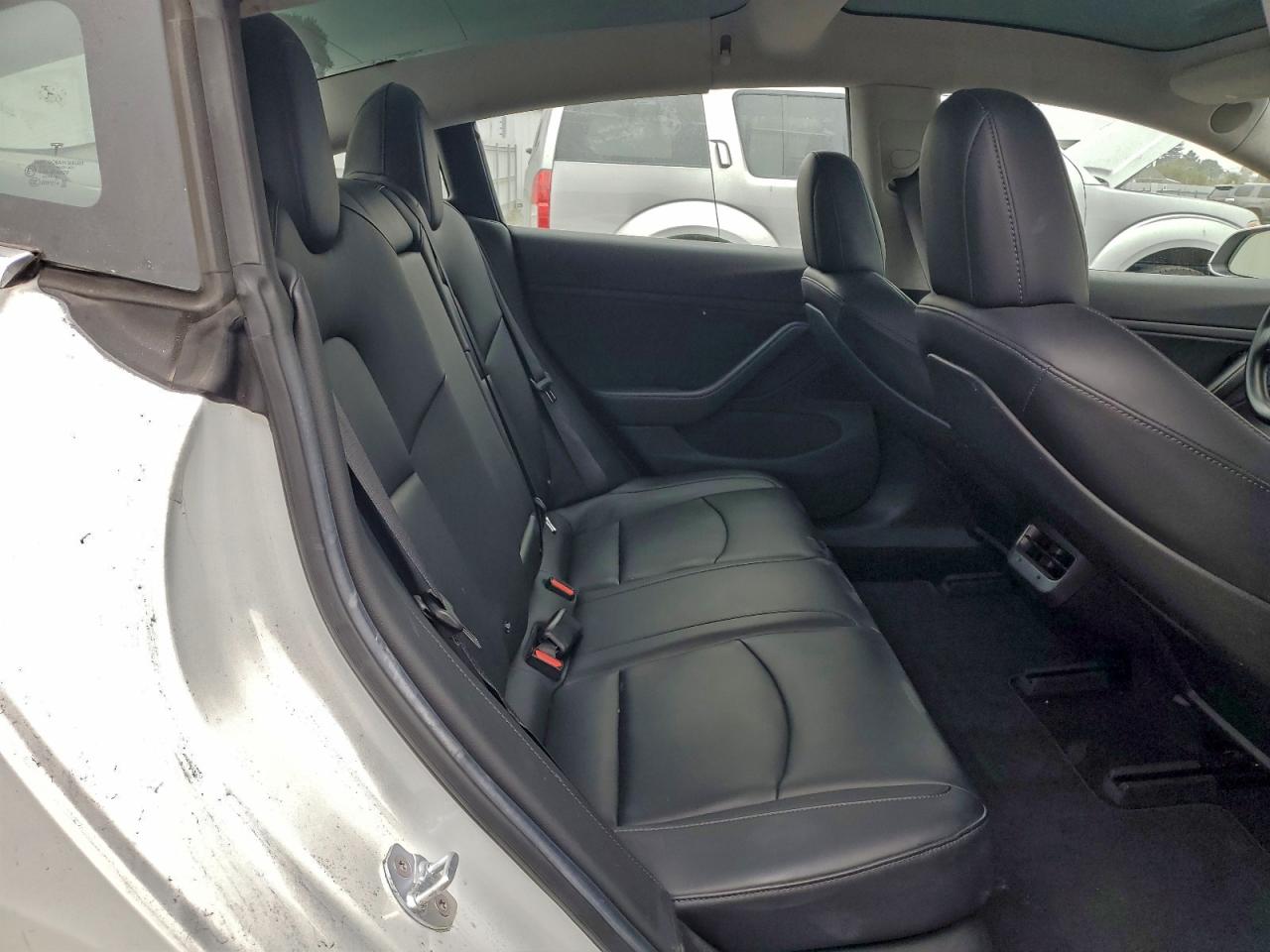 Tesla Model 3 Image 3