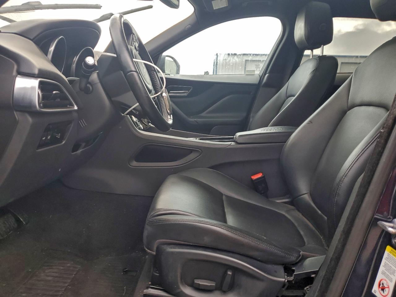 Jaguar F-PACE Premium Image 11