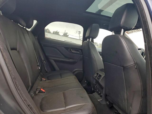 Jaguar F-PACE Premium Image 12