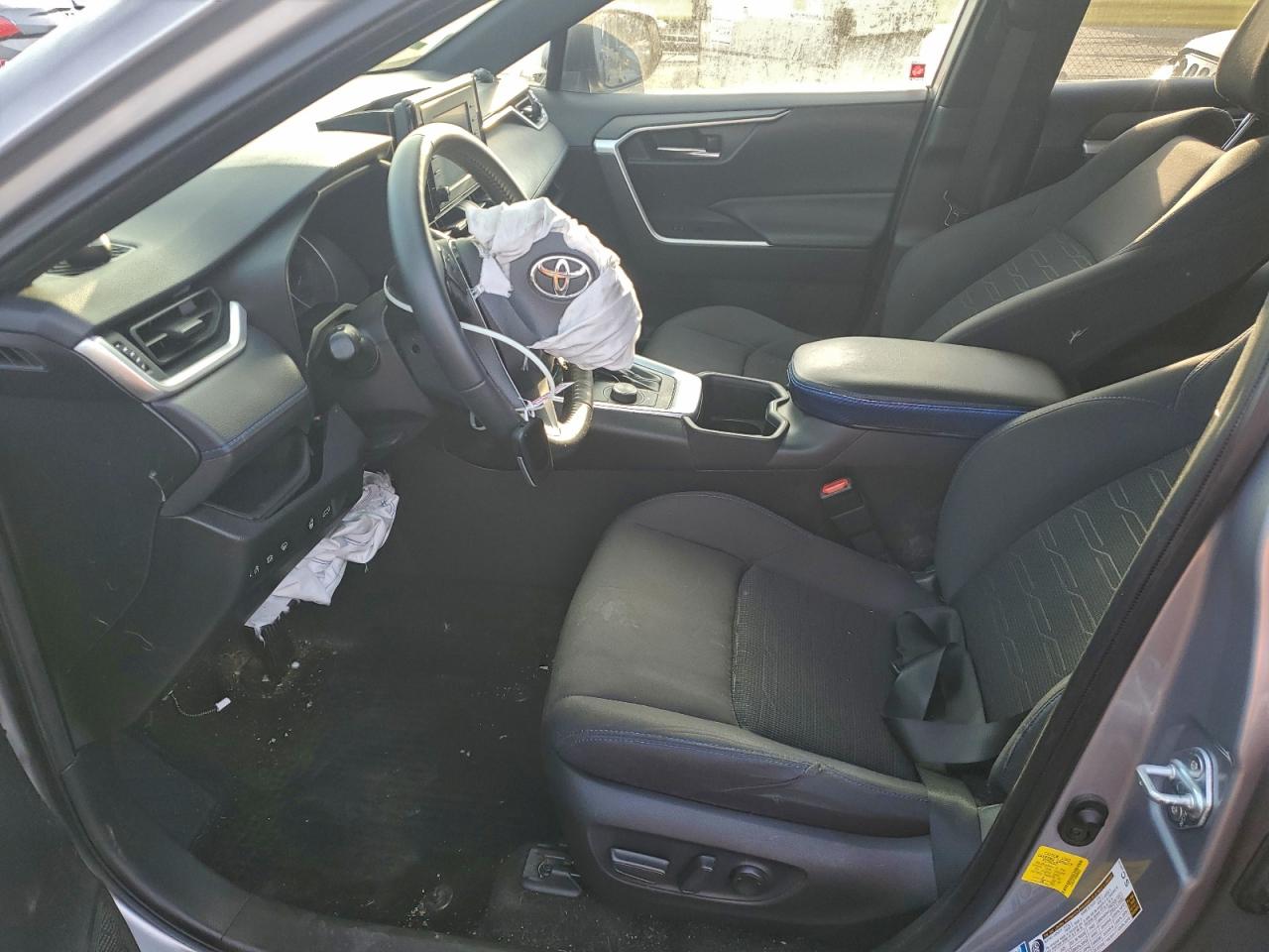 Toyota RAV4 Se Image 6