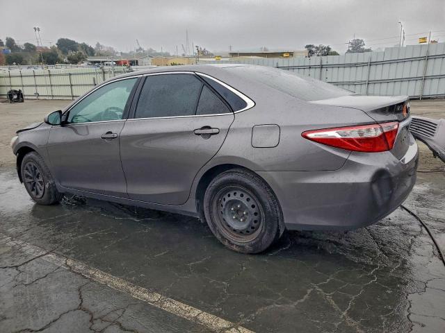 Toyota Camry Le Image 5