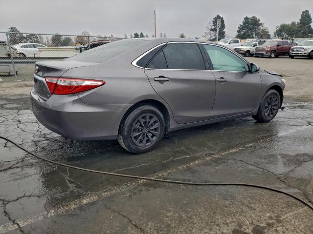 Toyota Camry Le Image 7