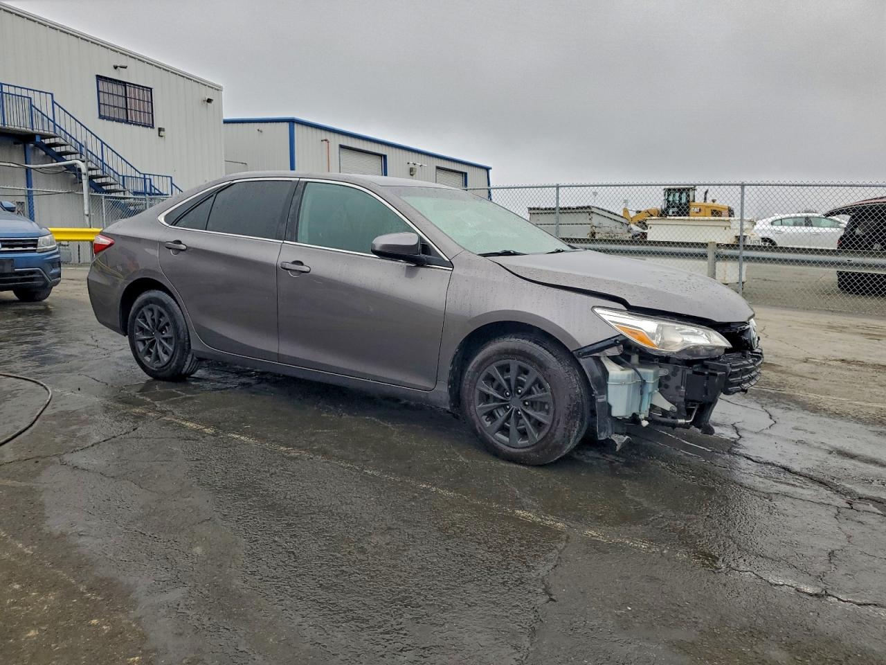 Toyota Camry Le Image 11