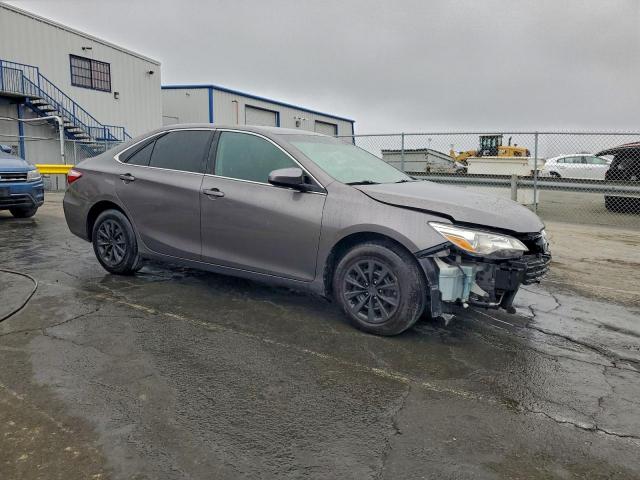 Toyota Camry Le Image 11