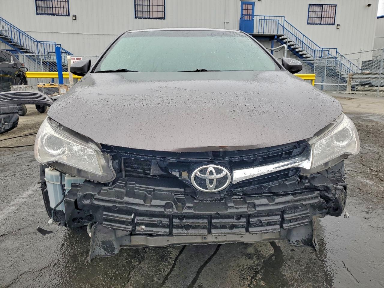 Toyota Camry Le Image 3