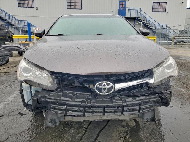 Toyota Camry Le Image 3