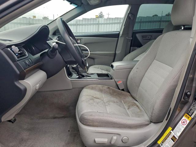 Toyota Camry Le Image 9