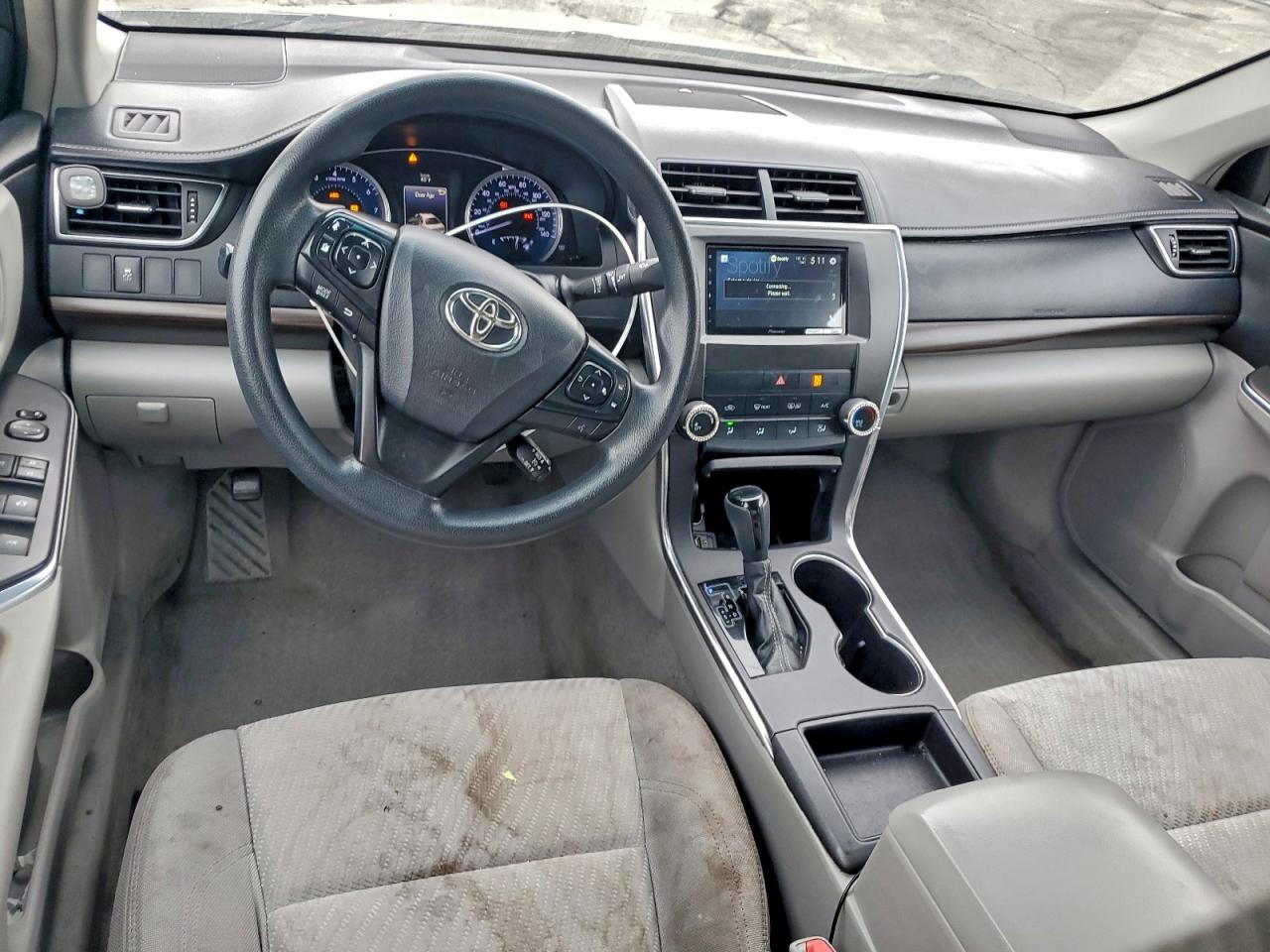 Toyota Camry Le Image 12