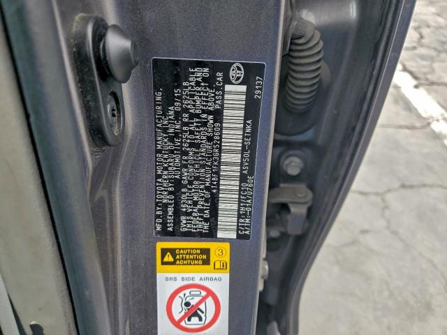 Toyota Camry Le Image 6