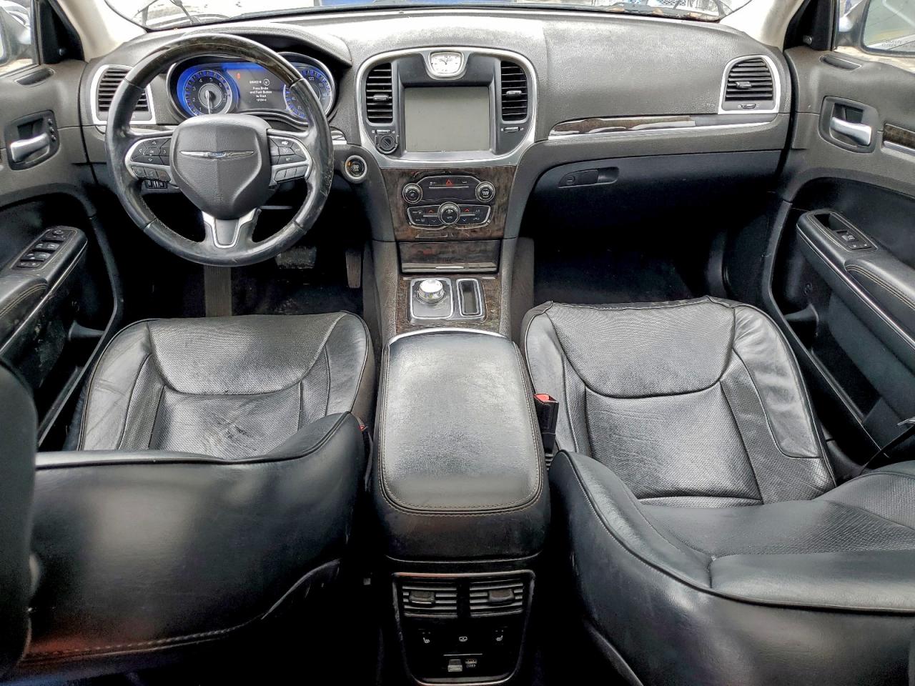 Chrysler 300 Image 2