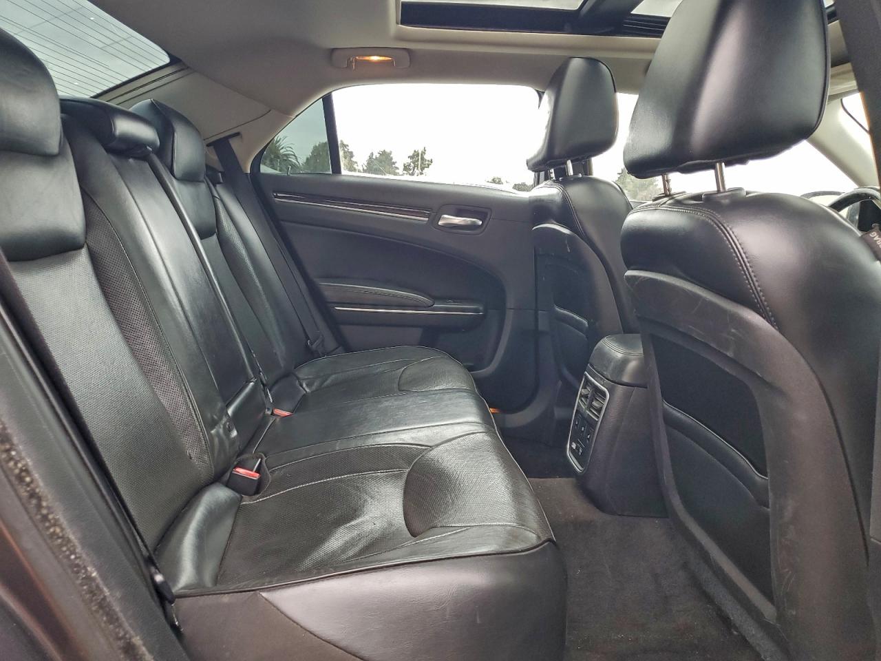 Chrysler 300 Image 12