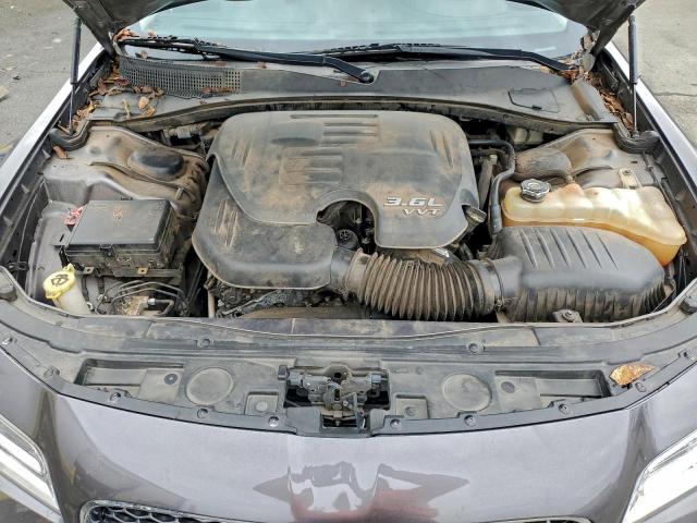 Chrysler 300 Image 13