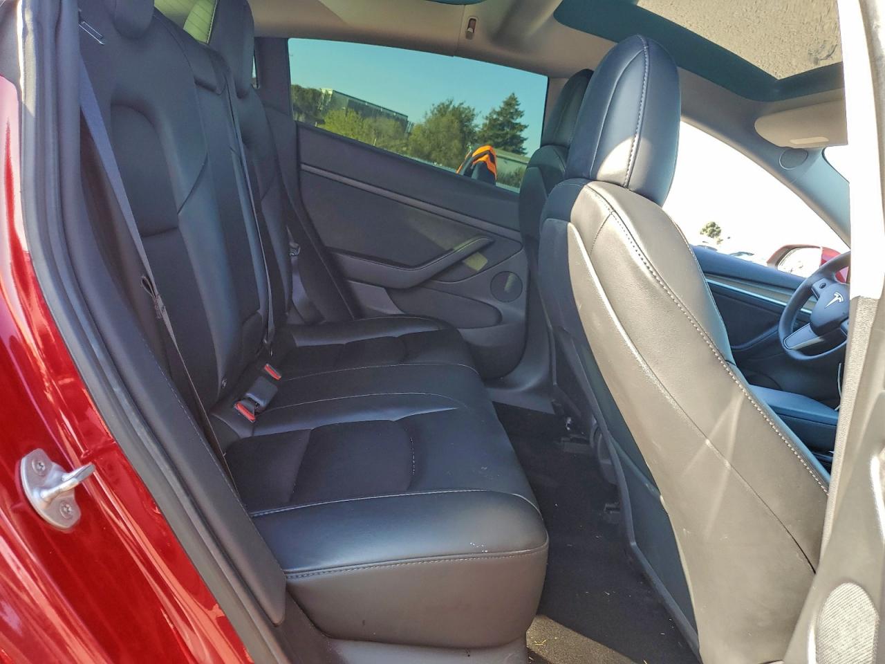 Tesla Model 3 Image 11