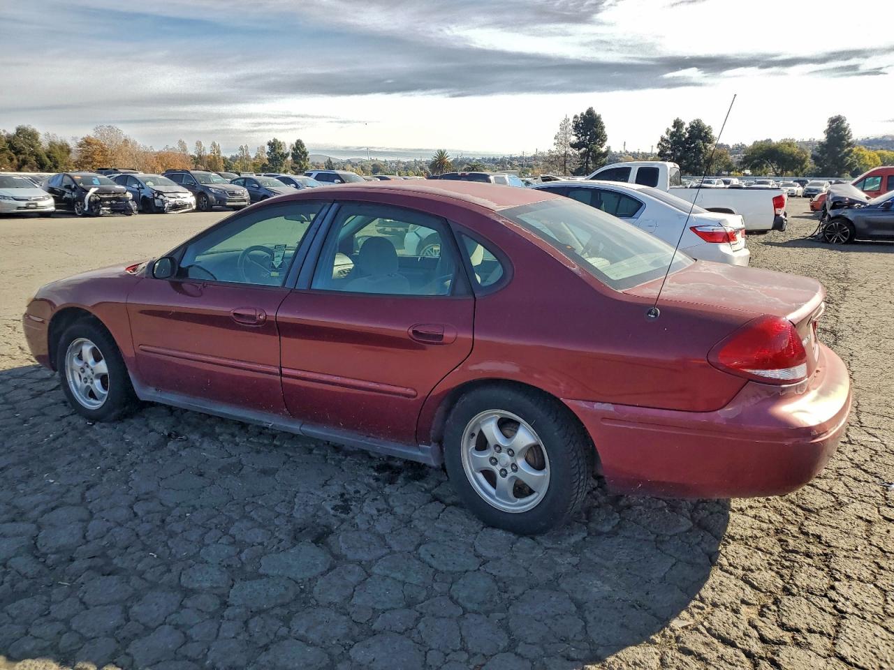 Ford Taurus Se Image 3