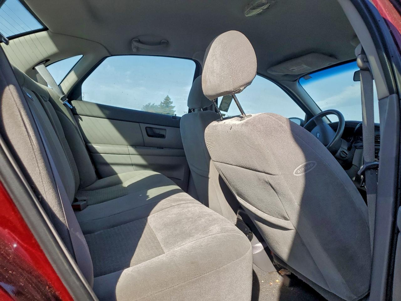 Ford Taurus Se Image 8