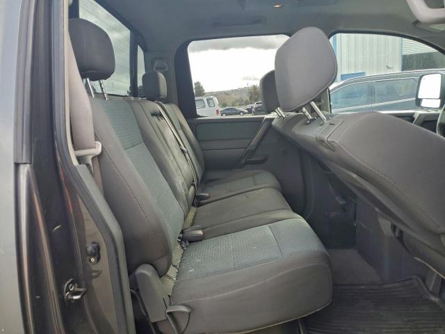 Nissan Titan Xe Image 11