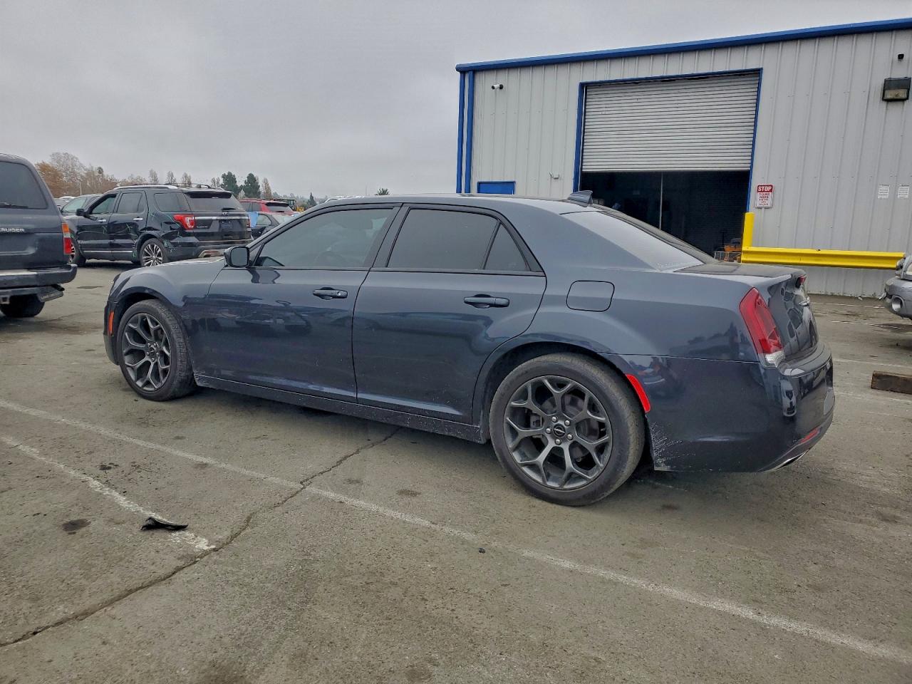 Chrysler 300 S Image 11