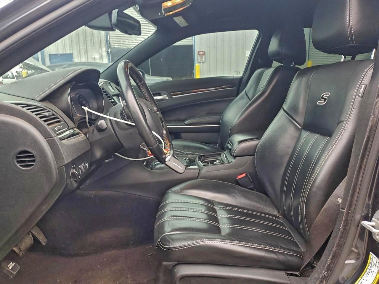 Chrysler 300 S Image 10