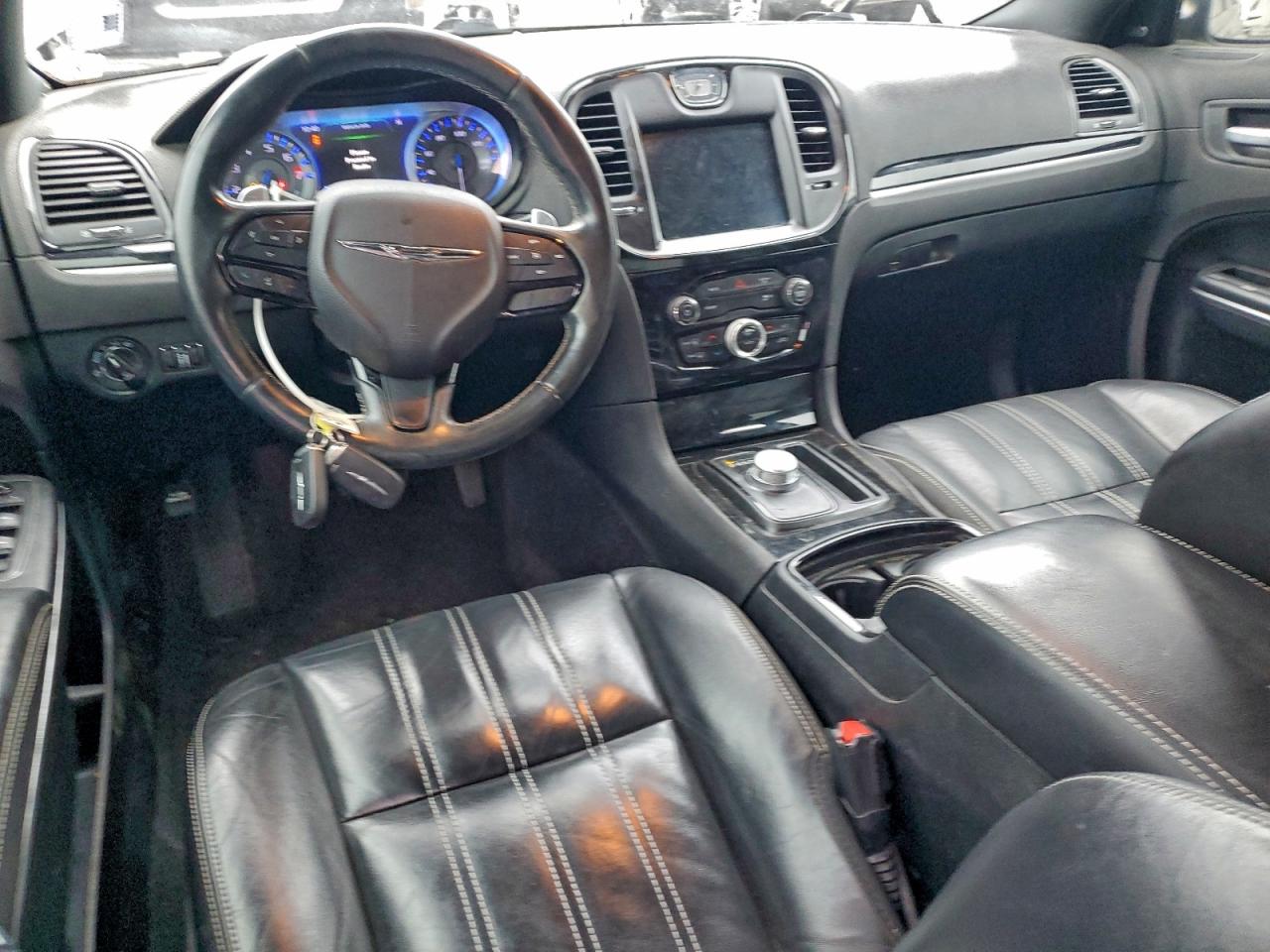 Chrysler 300 S Image 5