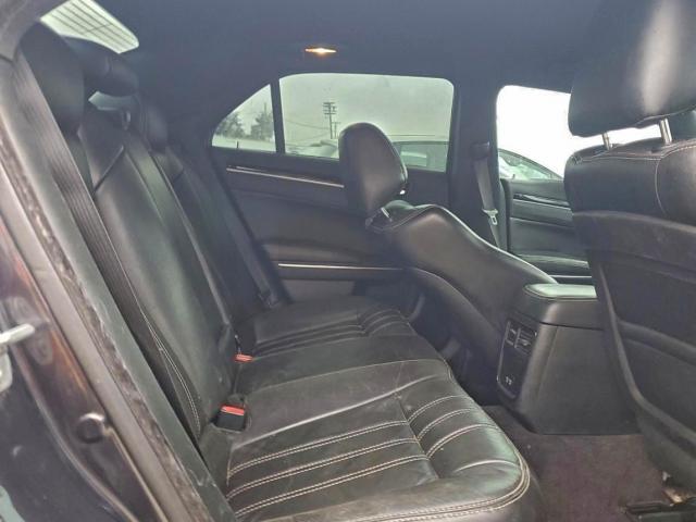 Chrysler 300 S Image 9