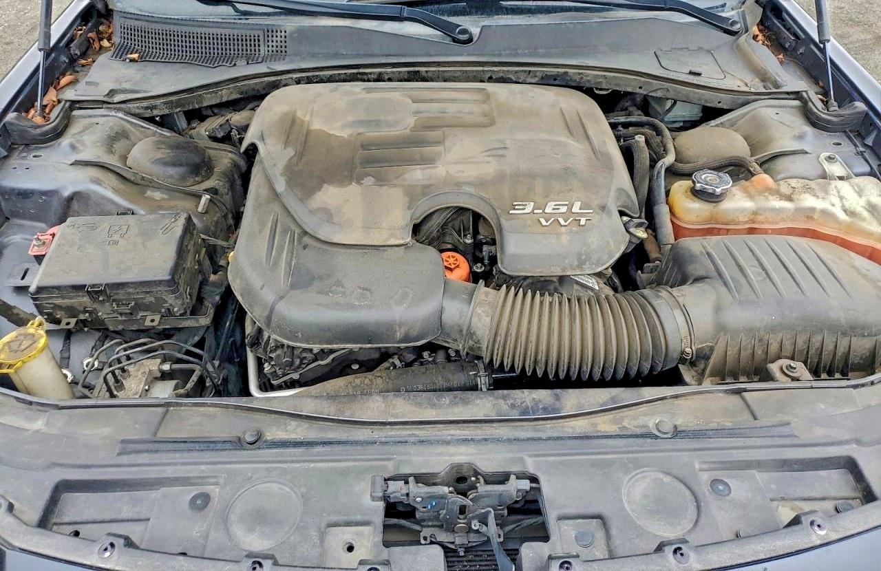 Chrysler 300 S Image 6