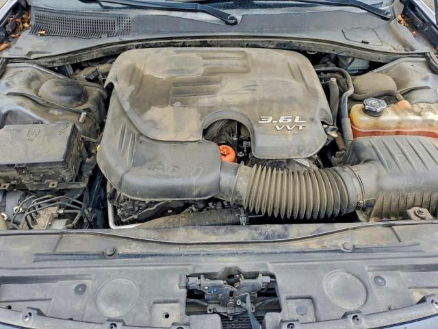 Chrysler 300 S Image 6