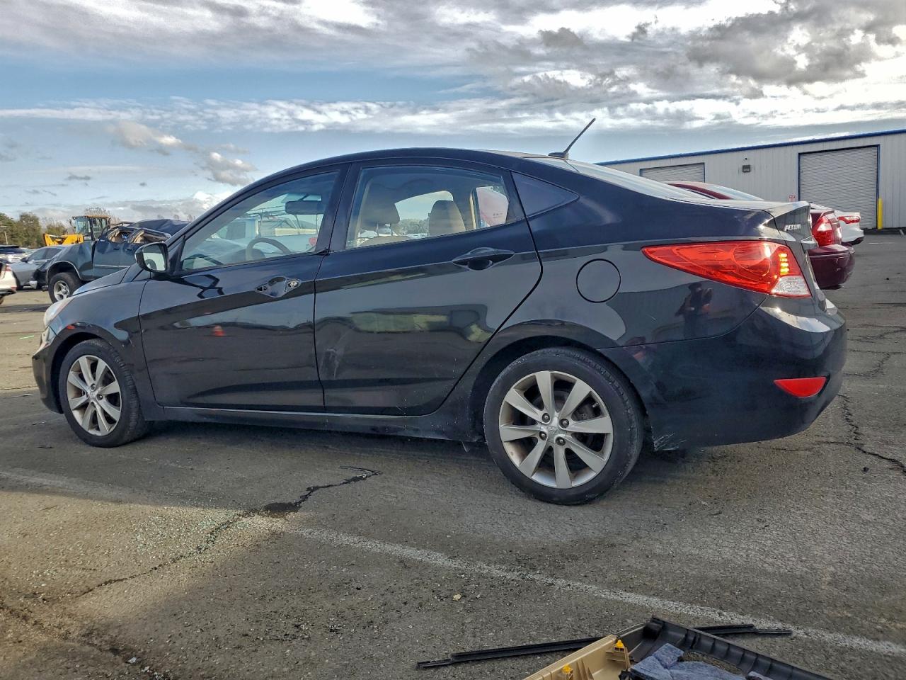 Hyundai ACCENT Gls Image 9