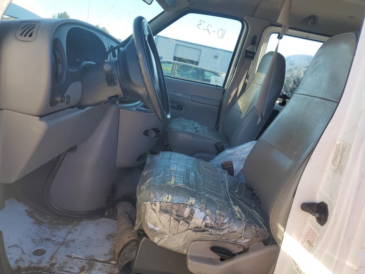 Ford Econoline E350 Super Duty Image 6