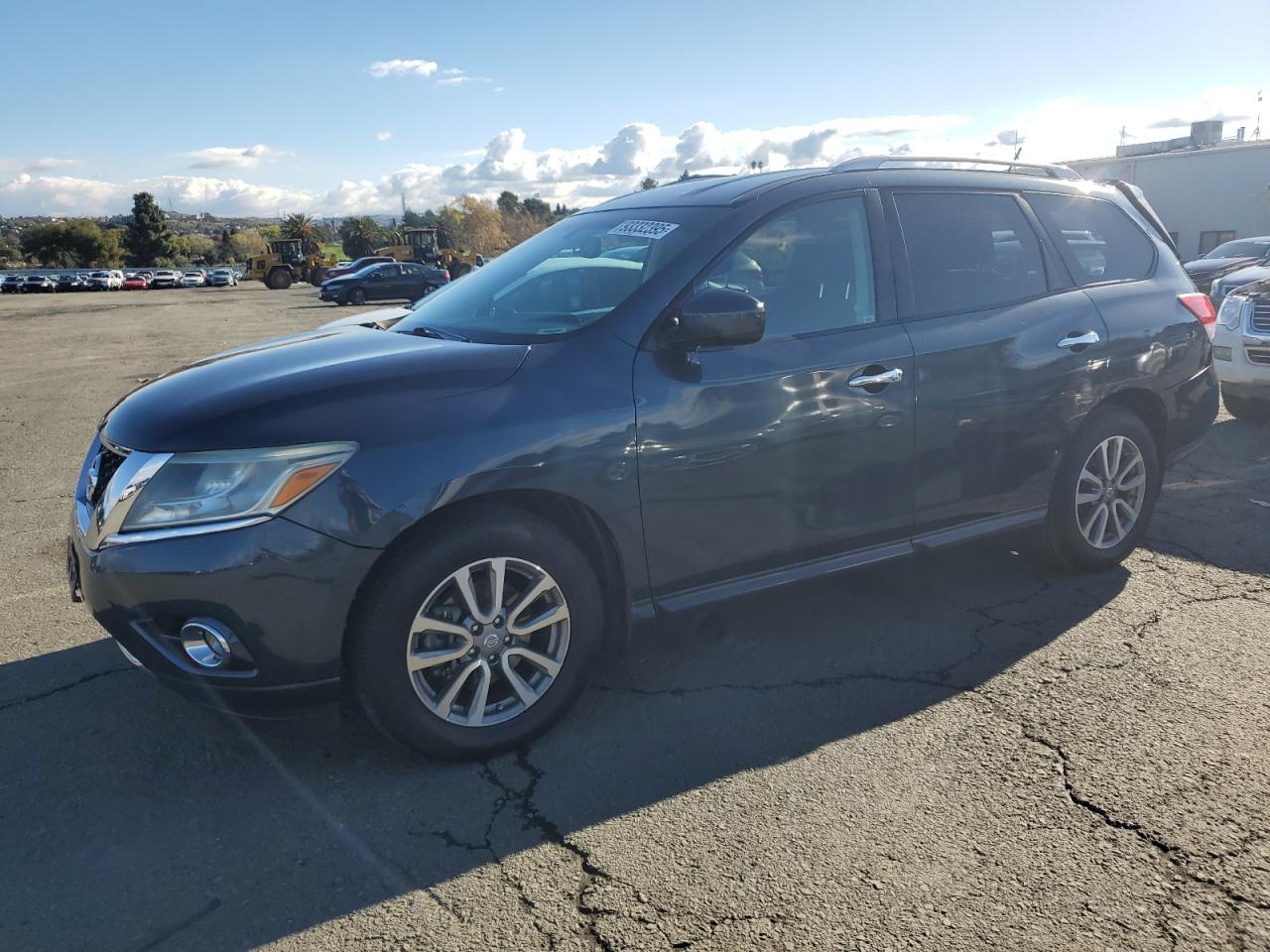 Nissan Pathfinder S Image 1