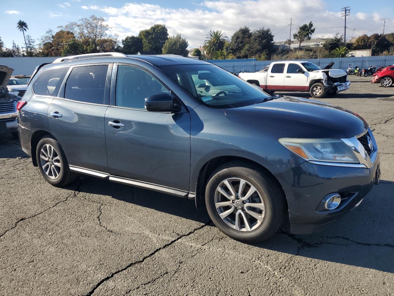 Nissan Pathfinder S Image 5